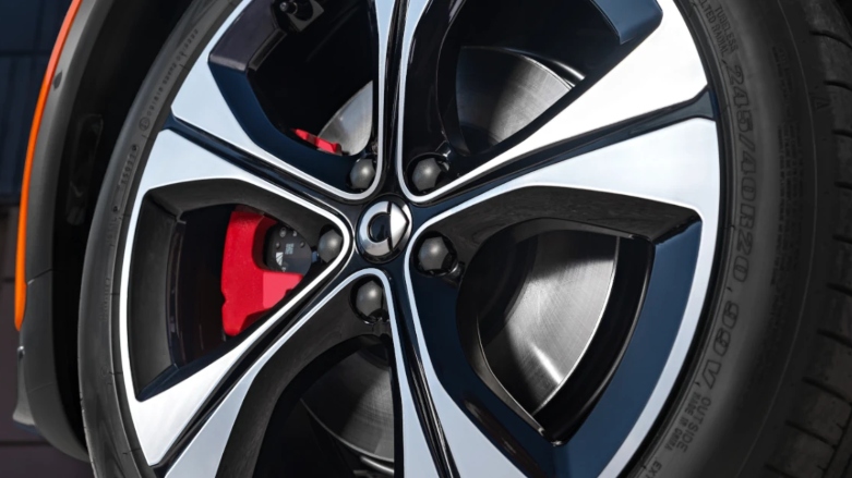 Llanta delantera de auto eléctrico smart #3 con rines de lujo.